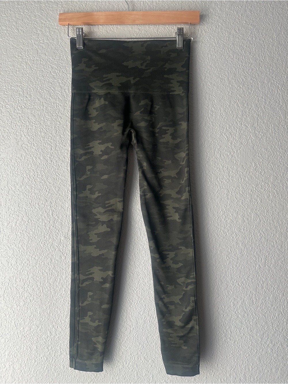 SPANX - Olive Camo High-Waist Leggings - Size M